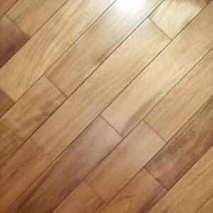 Дошка масивна лакована Акація